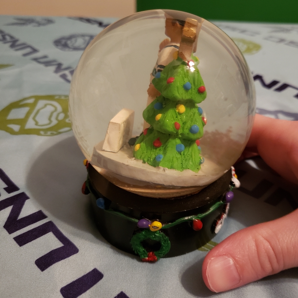 ⚾️ Mike Trout Christmas Snow Globe ⚾️ - Picture 6 of 6